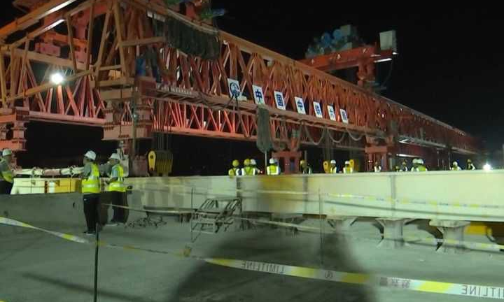 上跨下穿 同时拆除 全国首例单次跨铁拆除四片梁顺利完成