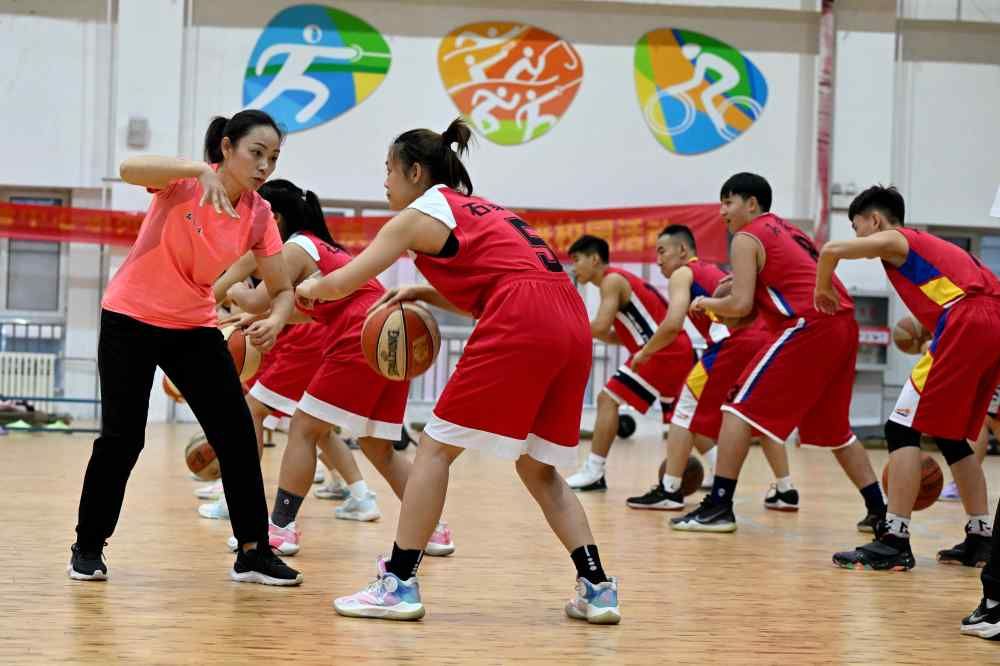 河北石家庄：特教夫妻让“折翼天使”飞得更高