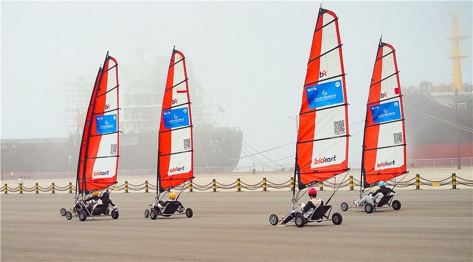 第四届全国陆地风帆车公开赛在秦皇岛举行