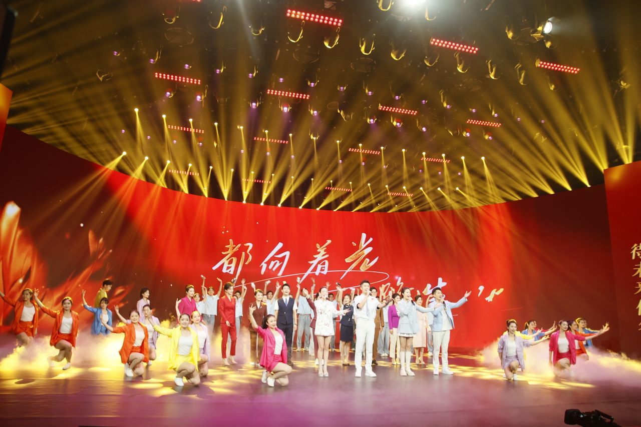 政媒聚力 一路生花
河北广播电视台（集团）举办“2025夏日分享会”暨省直厅局优秀合作案例推介活动